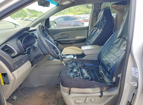 KNDMB5C1XG6094831 2016 KIA SEDONA Silver Вид салону спереду