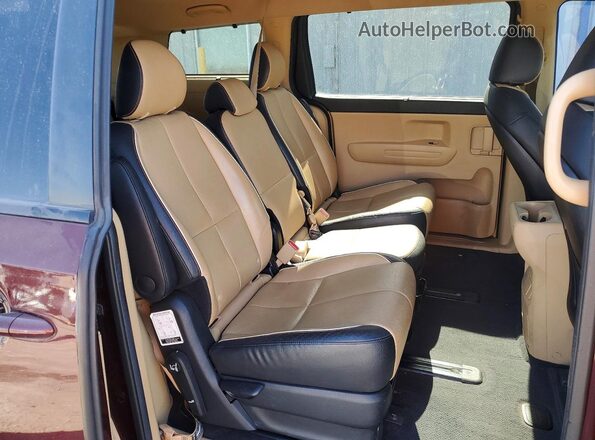 KNDMB5C1XH6321033 2017 KIA SEDONA Burgundy Rear interior view