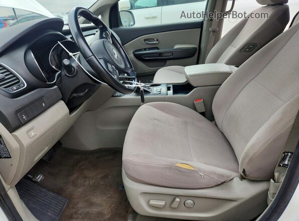 KNDMB5C1XH6323641 2017 KIA SEDONA White Widok wnętrza z przodu