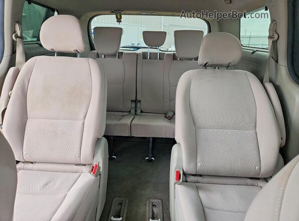 KNDMB5C1XH6323641 2017 KIA SEDONA White Widok tylnych siedzeń