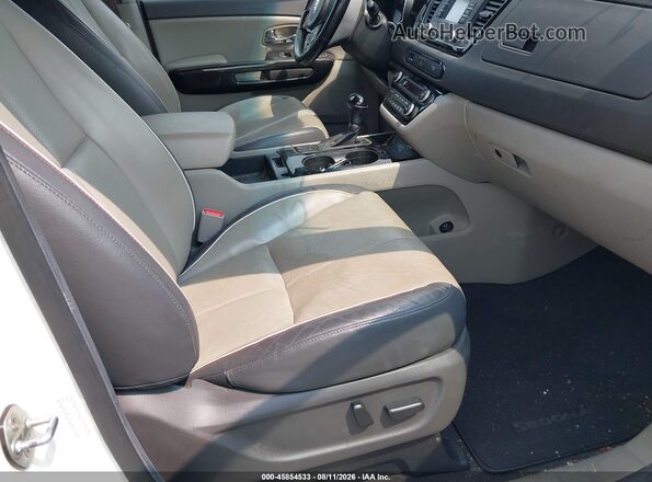 KNDMC5C13G6184853 2016 KIA SEDONA White Widok wnętrza z przodu