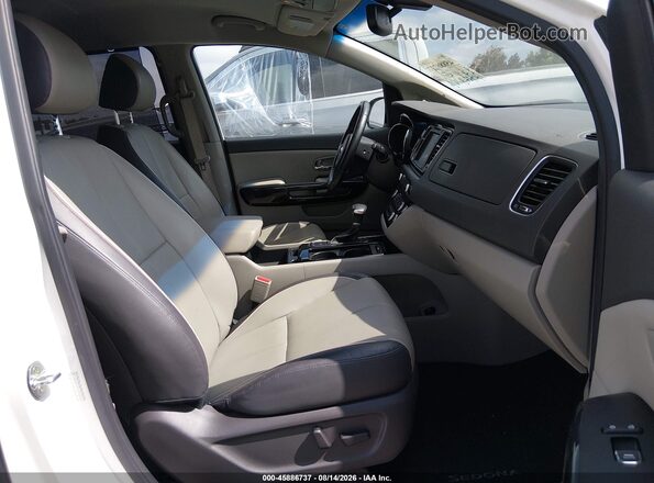 KNDMC5C13J6372280 2018 KIA SEDONA Белый Вид салона спереди