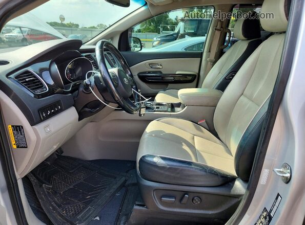 KNDMC5C14M6671555 2021 KIA SEDONA Silver Widok wnętrza z przodu