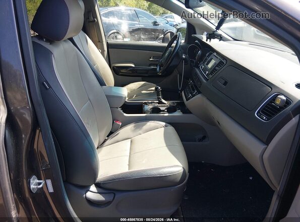 KNDMC5C15G6137520 2016 KIA SEDONA Brown Vista interior delantera