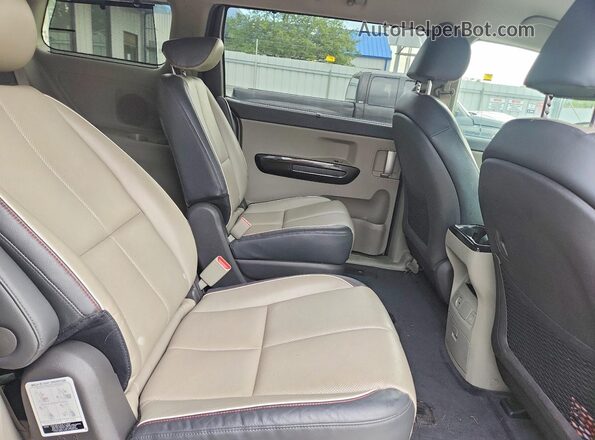 KNDMC5C15H6281814 2017 KIA SEDONA Brown Vista interior trasera
