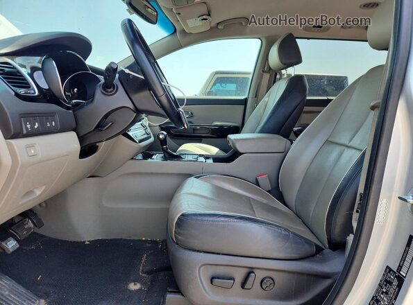 KNDMC5C16G6125585 2016 KIA SEDONA Белый Вид салона спереди