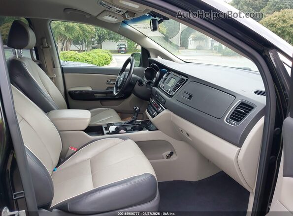 KNDMC5C16G6148025 2016 KIA SEDONA Черный Вид салона спереди