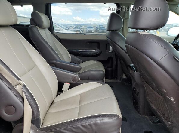 KNDME5C14J6400694 2018 KIA SEDONA Burgundy Widok wnętrza z tyłu