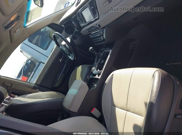 KNDME5C19G6142679 2016 KIA SEDONA Gray Front interior view