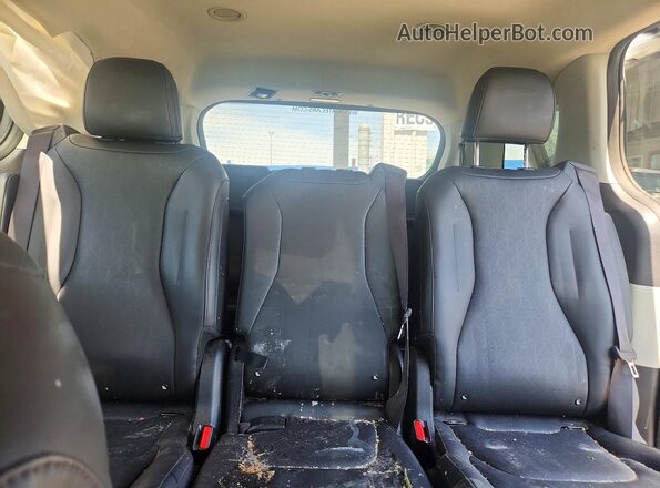 KNDNB4H34R6420991 2024 KIA CARNIVAL White Widok tylnych siedzeń