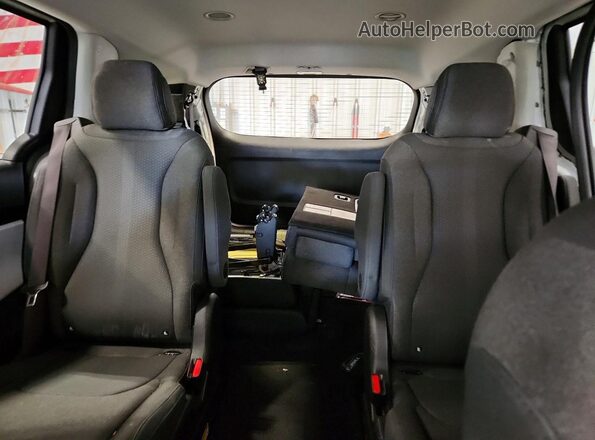 KNDNB4H37P6212388 2023 KIA CARNIVAL White უკანა სავარძლების ხედი