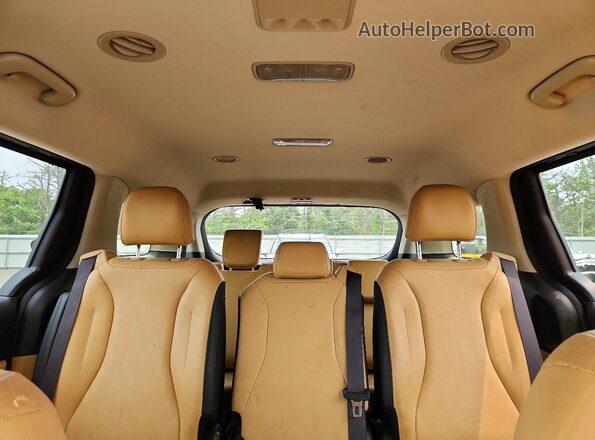 KNDNB4H38P6193799 2023 KIA CARNIVAL Black Հետևի նստատեղերի տեսք