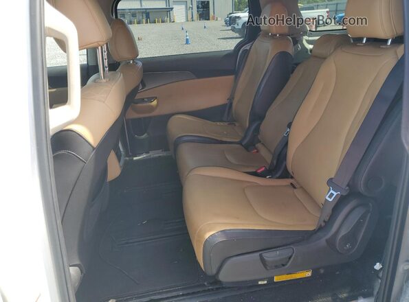 KNDNB4H38P6207734 2023 KIA CARNIVAL White Вид задньої частини салону