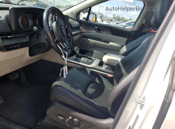 KNDNB4H39P6192841 2023 KIA CARNIVAL White Вид салону спереду