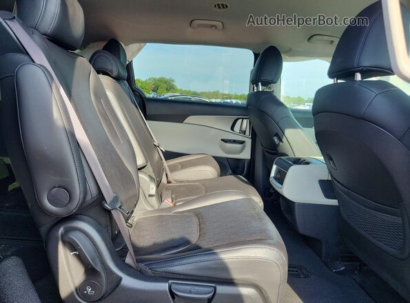 KNDNB4H3XN6189864 2022 KIA CARNIVAL Blue Widok wnętrza z tyłu