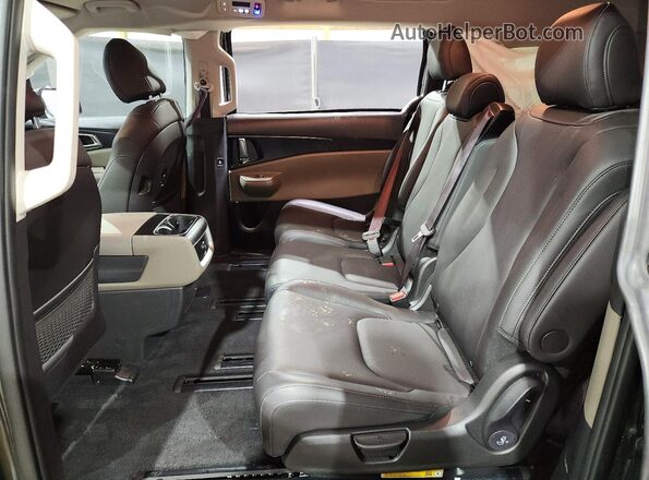 KNDNB5K33T6632318 2026 KIA CARNIVAL Серый Вид задней части салона