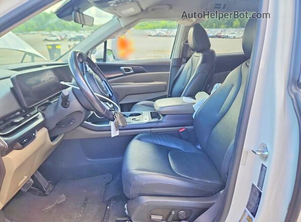 KNDNB5K38S6482091 2025 KIA CARNIVAL White Front interior view