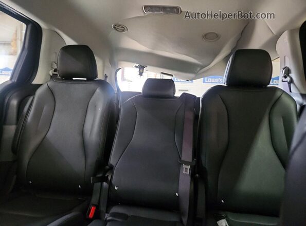 KNDNB5K38T6630466 2026 KIA CARNIVAL Gray Vista de los asientos traseros