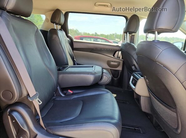 KNDNB5K3XS6550309 2025 KIA CARNIVAL Gray Rear interior view