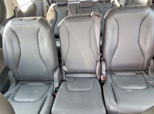 KNDNB5KA4T6150780 2026 KIA CARNIVAL Black Vista de los asientos traseros