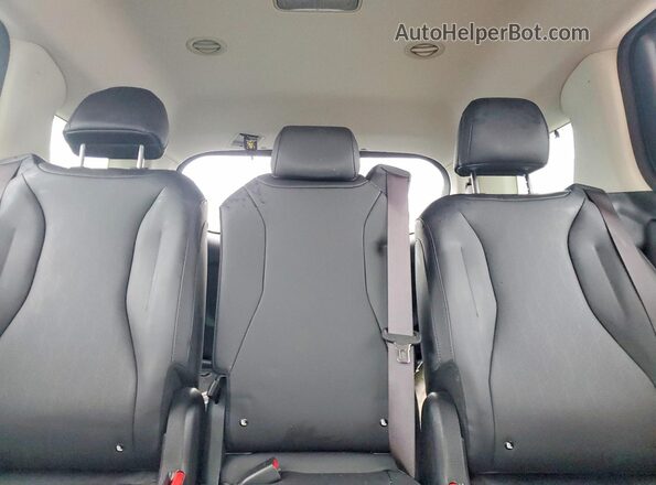 KNDNE5H35N6083285 2022 KIA CARNIVAL Red Vista de los asientos traseros