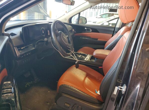 KNDNE5H36N6080556 2022 KIA CARNIVAL Черный Вид салона спереди