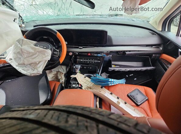 KNDNE5H36P6225744 2023 KIA CARNIVAL White Widok deski rozdzielczej
