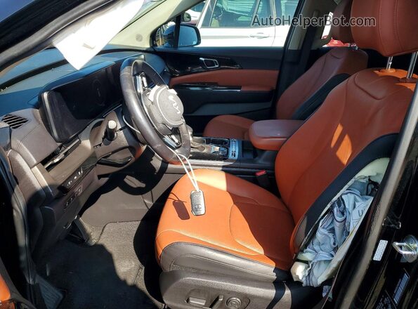 KNDNE5H37R6351985 2024 KIA CARNIVAL Black Front interior view