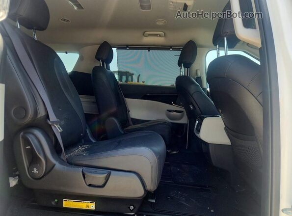 KNDNE5H38R6337755 2024 KIA CARNIVAL White Вид задньої частини салону