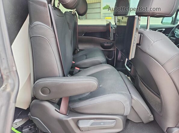 KNDNE5K32T6594829 2026 KIA CARNIVAL Белый Вид задней части салона