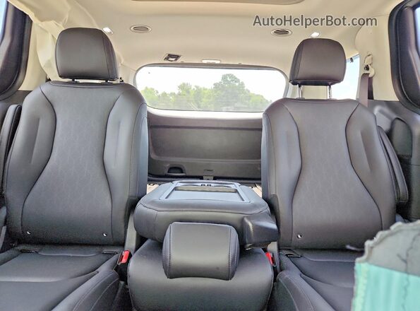 KNDNE5K34T6589177 2026 KIA CARNIVAL Silver Rear seats view