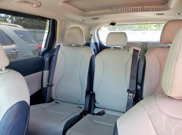 KNDNE5KA2S6078838 2025 KIA CARNIVAL Silver Vista de los asientos traseros