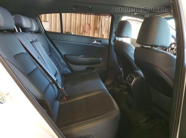KNDP63AC2N7003147 2022 KIA SPORTAGE Белый Вид задней части салона