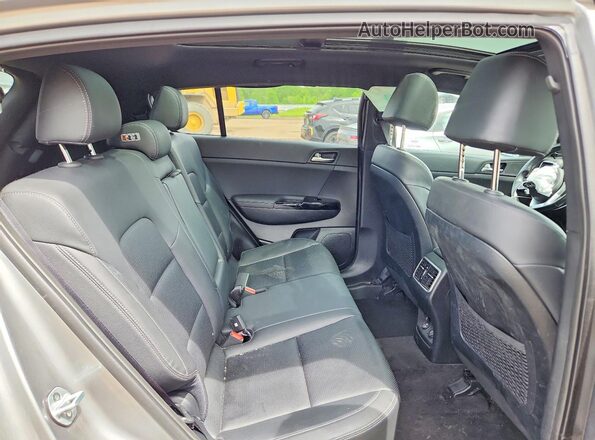 KNDP6CAC1L7649647 2020 KIA SPORTAGE Gray Rear interior view