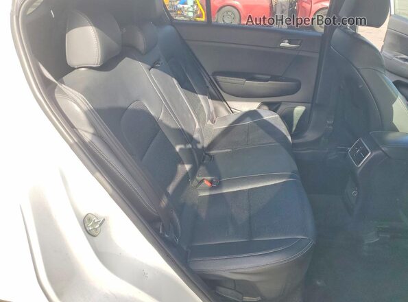 KNDP6CAC3L7840986 2020 KIA SPORTAGE White Вид задньої частини салону