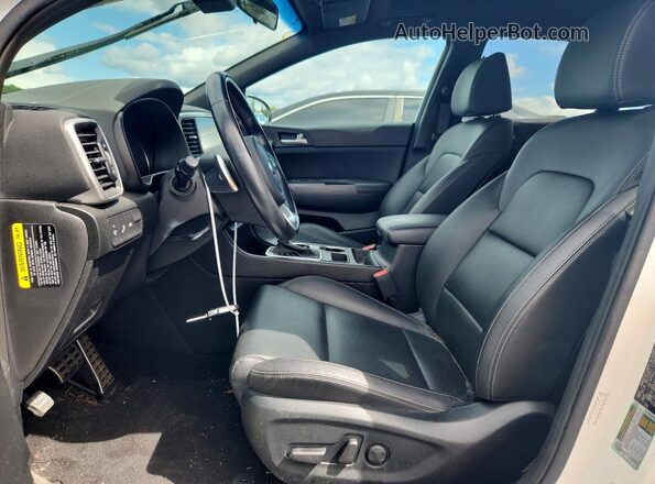 KNDP6CAC3N7951539 2022 KIA SPORTAGE Белый Вид салона спереди