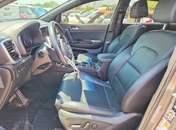KNDP6CAC5L7698592 2020 KIA SPORTAGE Серый Вид салона спереди