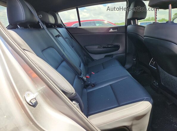 KNDP6CAC5L7698592 2020 KIA SPORTAGE Серый Вид задней части салона