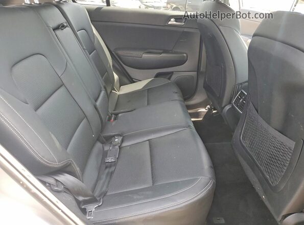 KNDP6CAC5M7878480 2021 KIA SPORTAGE Silver Rear interior view