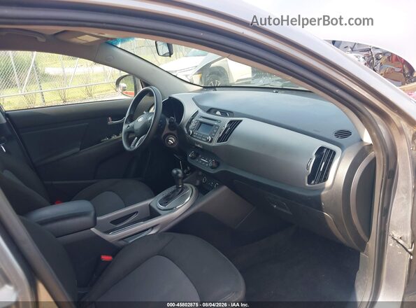 KNDPB3AC1G7819670 2016 KIA SPORTAGE Gray Front interior view