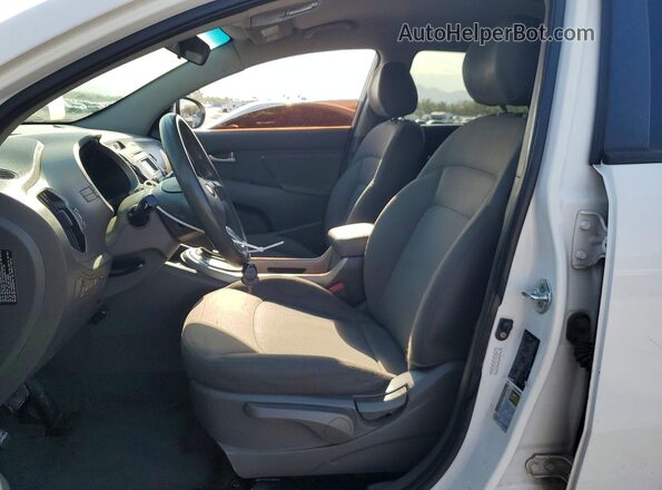 KNDPB3AC5G7845124 2016 KIA SPORTAGE Белый Вид салона спереди