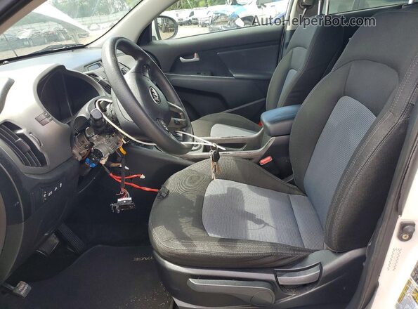 KNDPB3AC6G7810186 2016 KIA SPORTAGE White Front interior view