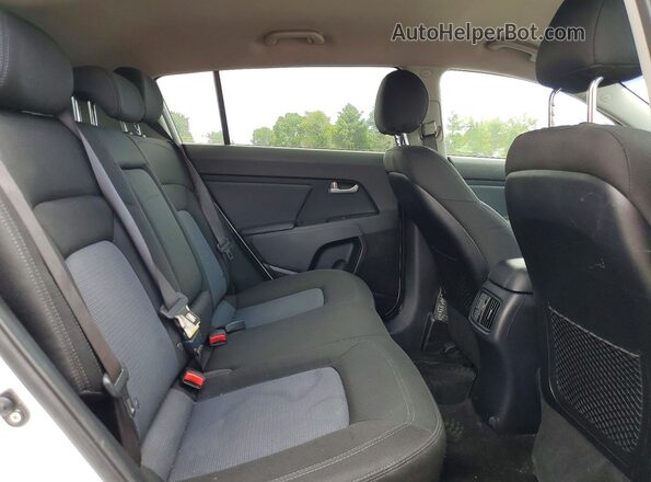 KNDPB3AC6G7810186 2016 KIA SPORTAGE White Rear interior view