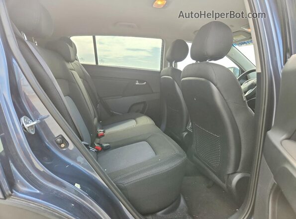 KNDPB3AC7G7809998 2016 KIA SPORTAGE Blue Widok tylnych siedzeń