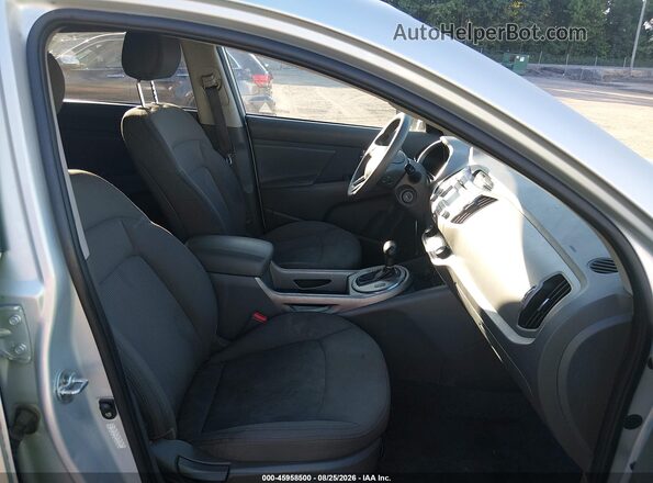 KNDPBCAC0G7878581 2016 KIA SPORTAGE Silver Front interior view