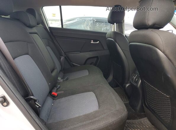 KNDPBCAC1G7810726 2016 KIA SPORTAGE Silver Rear interior view