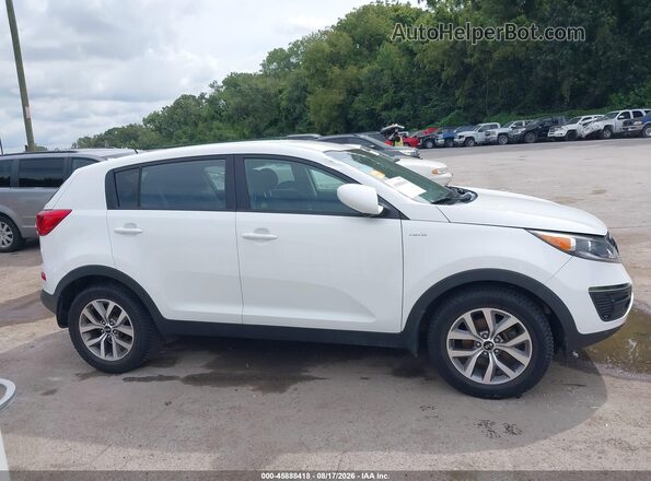 KNDPBCAC3G7852279 2016 KIA SPORTAGE White Rear interior view