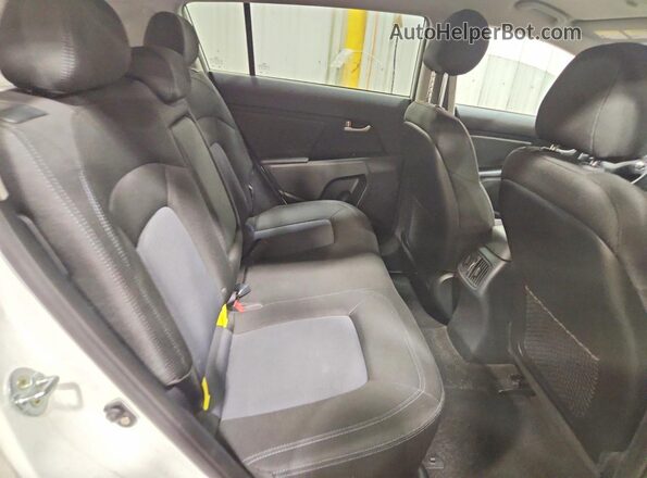 KNDPBCAC5G7874154 2016 KIA SPORTAGE White Rear interior view