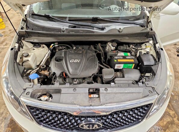 KNDPBCAC5G7874154 2016 KIA SPORTAGE White Engine compartment view