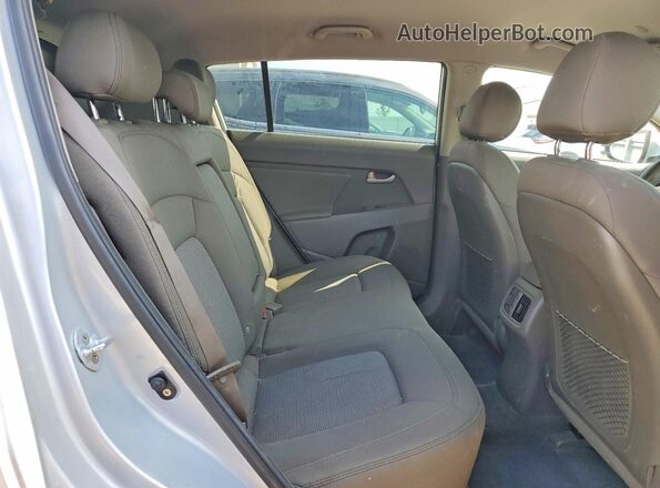 KNDPBCAC9G7867529 2016 KIA SPORTAGE Silver Rear interior view
